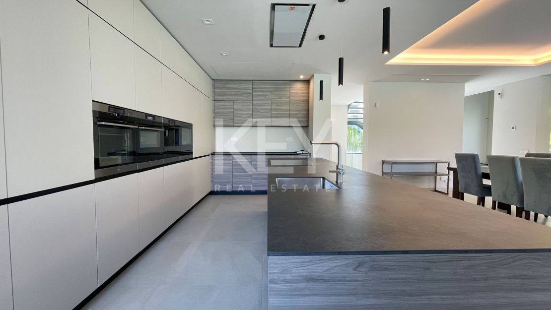 Villa de lujo contemporánea en La Carolina, Marbella Golden Mile