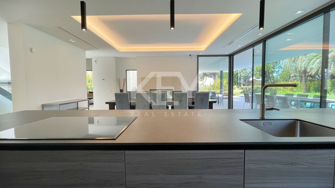 Villa de lujo contemporánea en La Carolina, Marbella Golden Mile