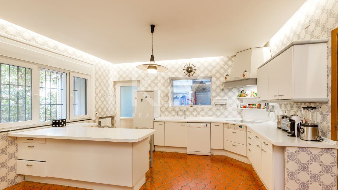 Frontline beach villa with big opportunity in La Reserva de los Monteros, Marbella East