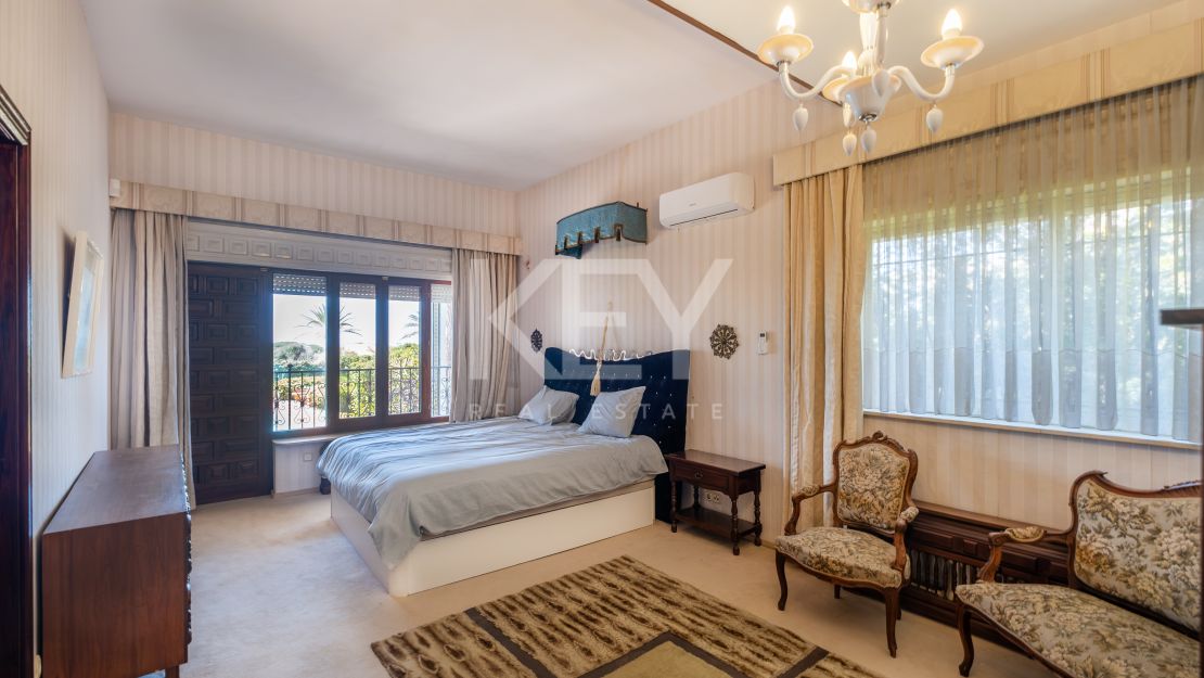Frontline beach villa with big opportunity in La Reserva de los Monteros, Marbella East