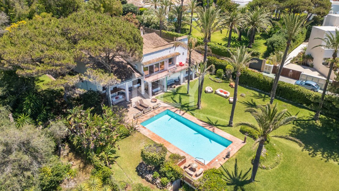 Frontline beach villa with big opportunity in La Reserva de los Monteros, Marbella East