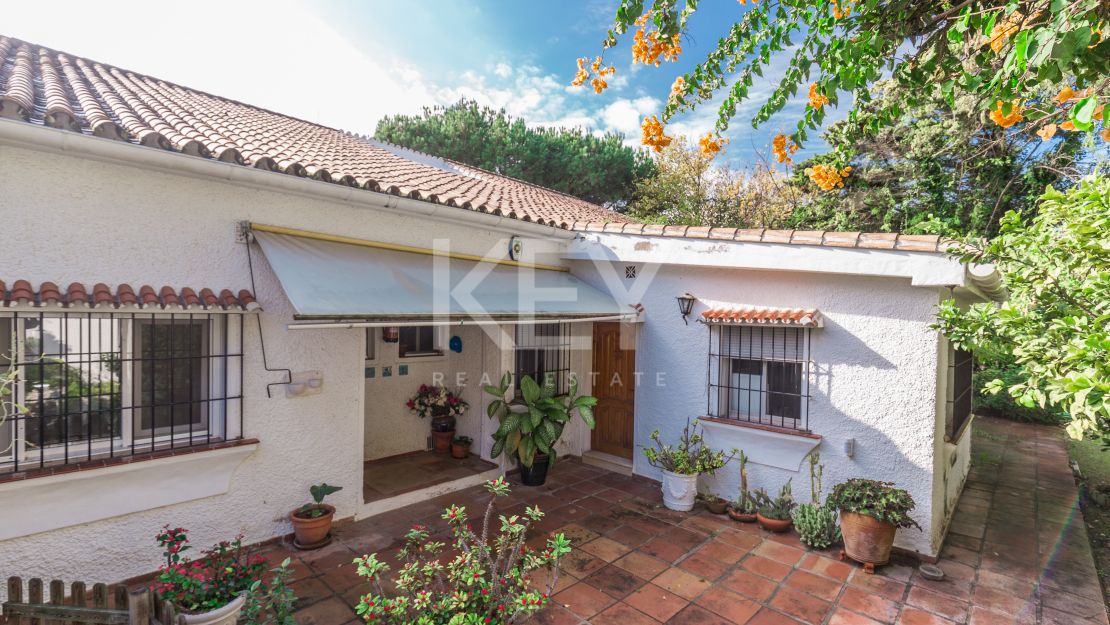 Frontline beach villa with big opportunity in La Reserva de los Monteros, Marbella East