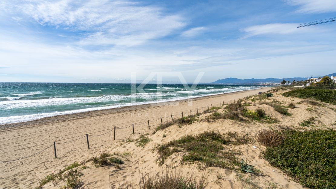 Frontline beach villa with big opportunity in La Reserva de los Monteros, Marbella East