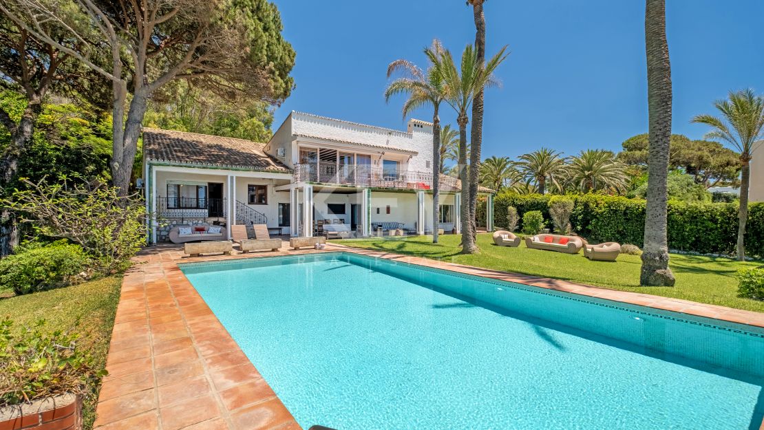 Frontline beach villa with big opportunity in La Reserva de los Monteros, Marbella East