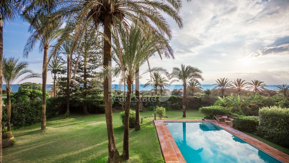 Frontline beach villa with big opportunity in La Reserva de los Monteros, Marbella East