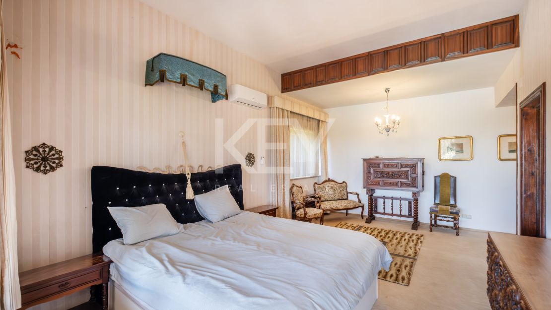 Frontline beach villa with big opportunity in La Reserva de los Monteros, Marbella East