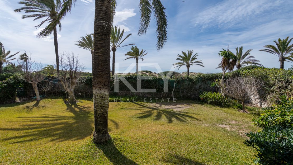 Frontline beach villa with big opportunity in La Reserva de los Monteros, Marbella East