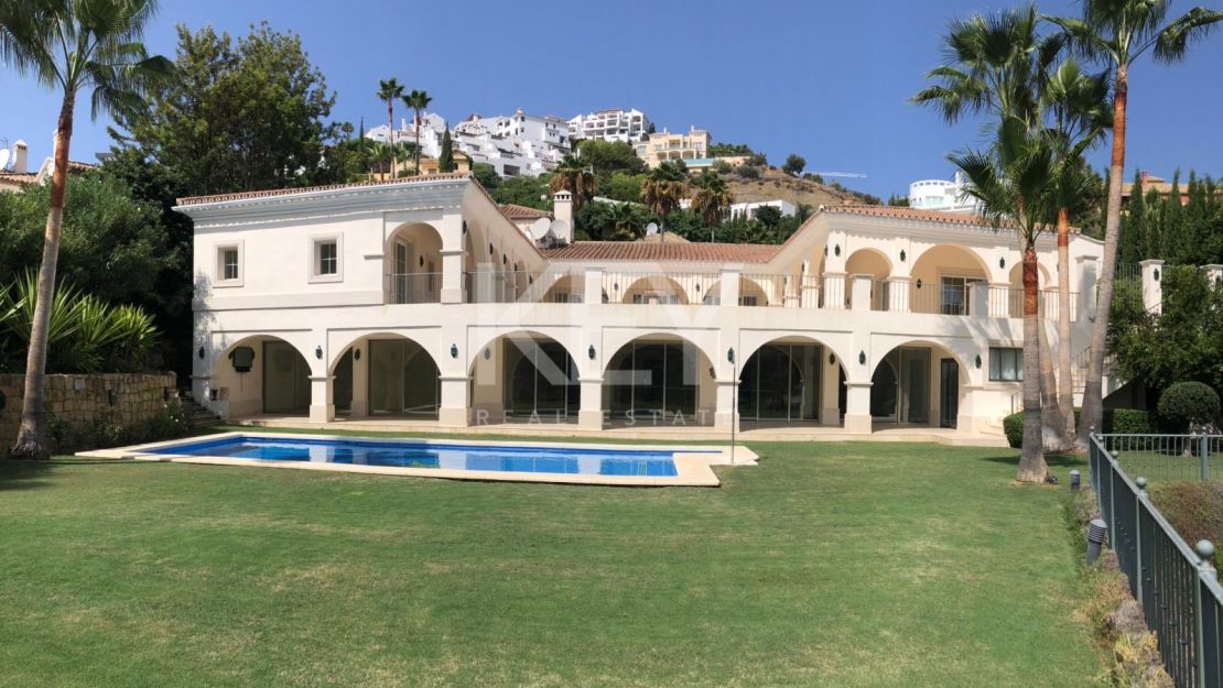 Luxury golf front villa located in Los Arqueros, Benahavis