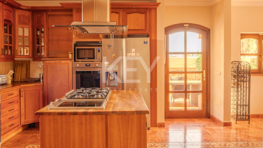 Впечатляющая вилла в Новой Андалусии, рядом с гольф-клубом Алоха