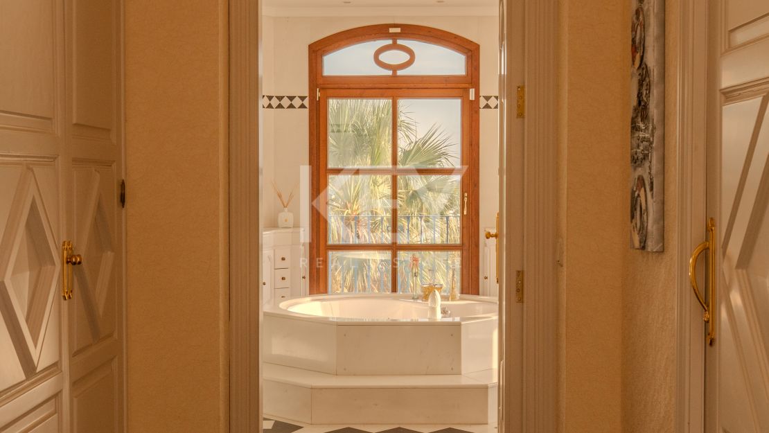 Впечатляющая вилла в Новой Андалусии, рядом с гольф-клубом Алоха