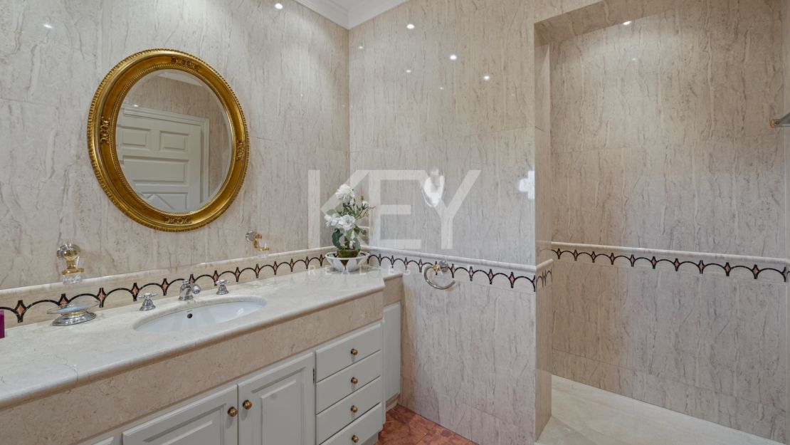 Впечатляющая вилла в Новой Андалусии, рядом с гольф-клубом Алоха