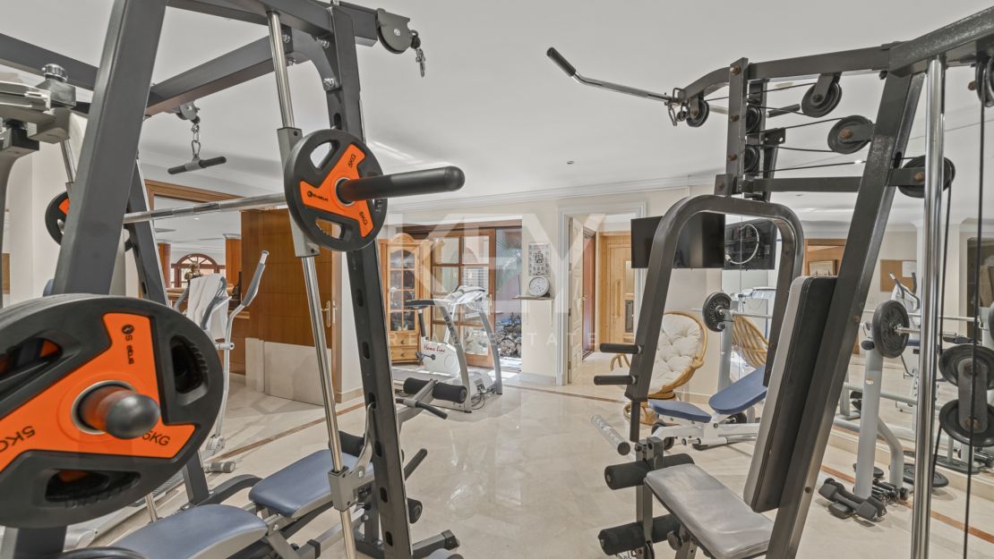 Впечатляющая вилла в Новой Андалусии, рядом с гольф-клубом Алоха