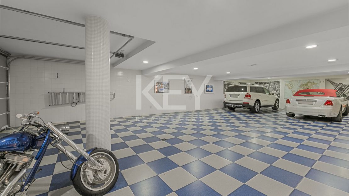 Впечатляющая вилла в Новой Андалусии, рядом с гольф-клубом Алоха