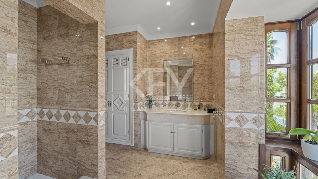 Впечатляющая вилла в Новой Андалусии, рядом с гольф-клубом Алоха