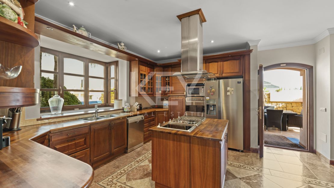 Впечатляющая вилла в Новой Андалусии, рядом с гольф-клубом Алоха