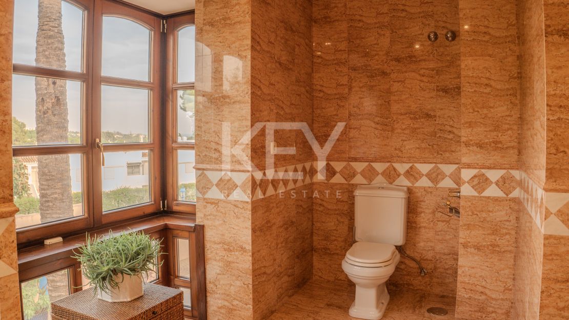 Впечатляющая вилла в Новой Андалусии, рядом с гольф-клубом Алоха