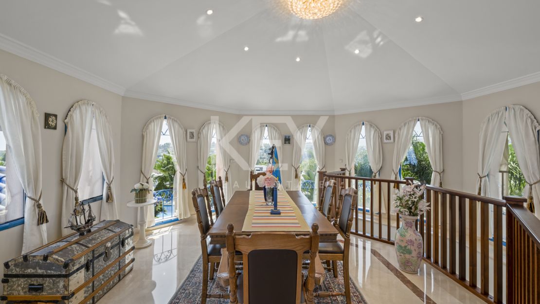 Впечатляющая вилла в Новой Андалусии, рядом с гольф-клубом Алоха