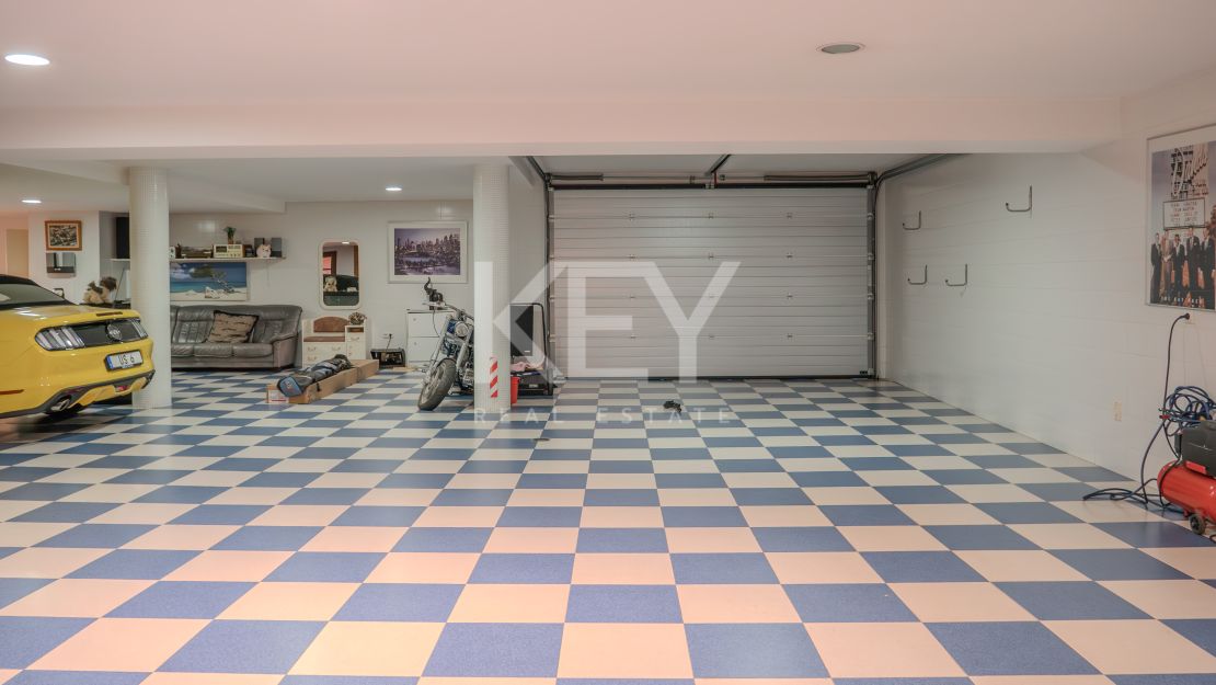 Впечатляющая вилла в Новой Андалусии, рядом с гольф-клубом Алоха