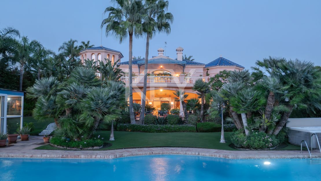 Впечатляющая вилла в Новой Андалусии, рядом с гольф-клубом Алоха