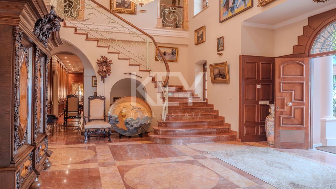 Впечатляющая вилла в Новой Андалусии, рядом с гольф-клубом Алоха