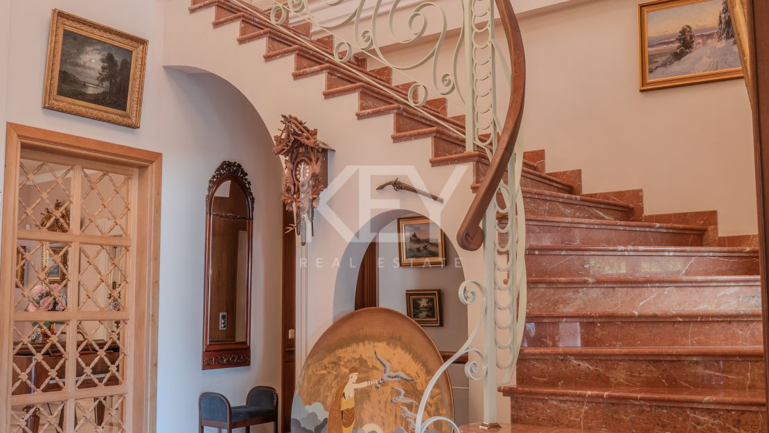 Впечатляющая вилла в Новой Андалусии, рядом с гольф-клубом Алоха