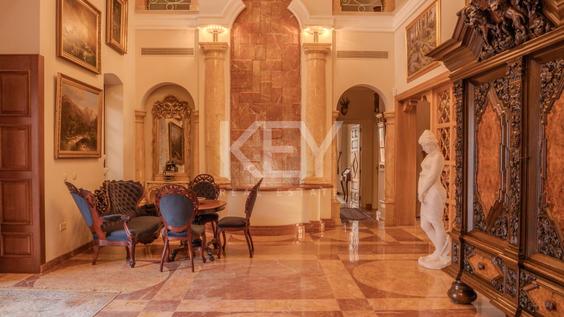 Впечатляющая вилла в Новой Андалусии, рядом с гольф-клубом Алоха