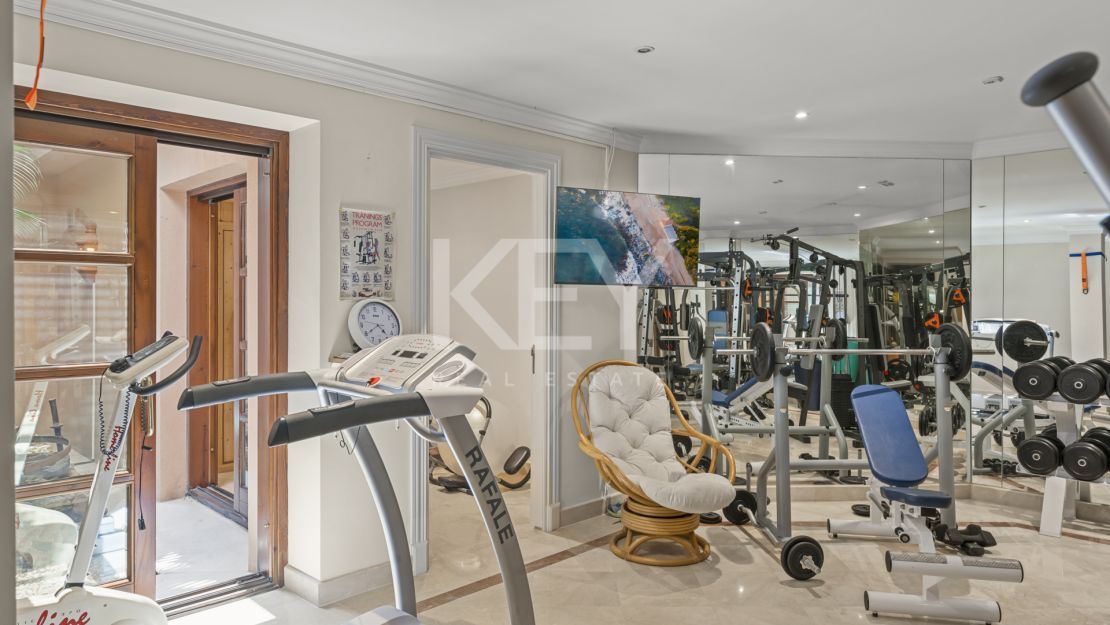 Впечатляющая вилла в Новой Андалусии, рядом с гольф-клубом Алоха