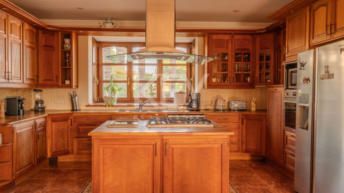 Впечатляющая вилла в Новой Андалусии, рядом с гольф-клубом Алоха