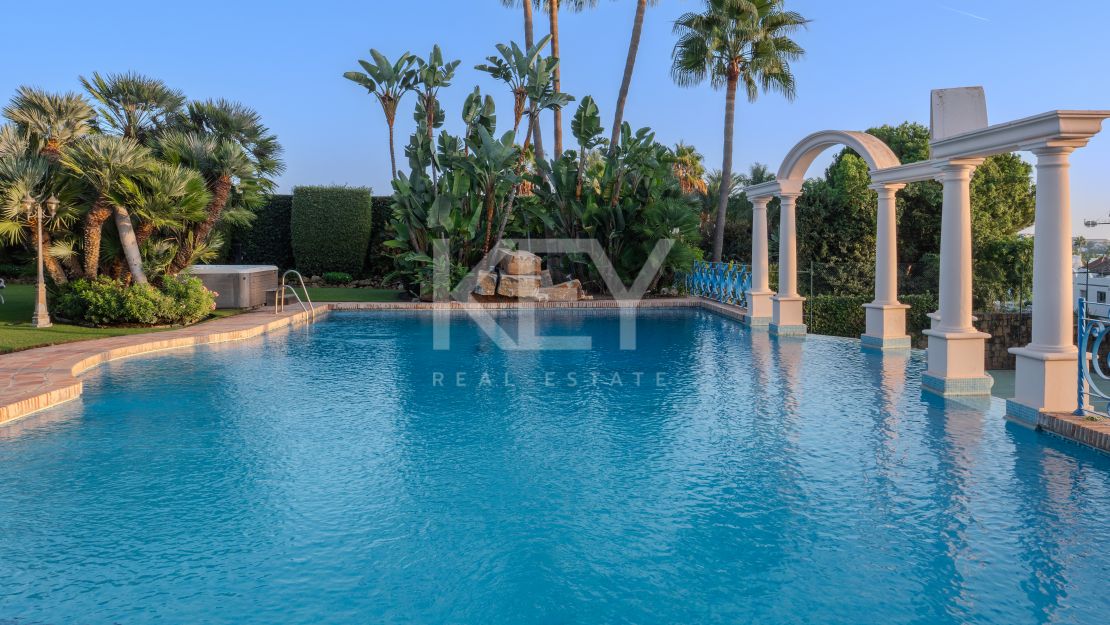 Впечатляющая вилла в Новой Андалусии, рядом с гольф-клубом Алоха