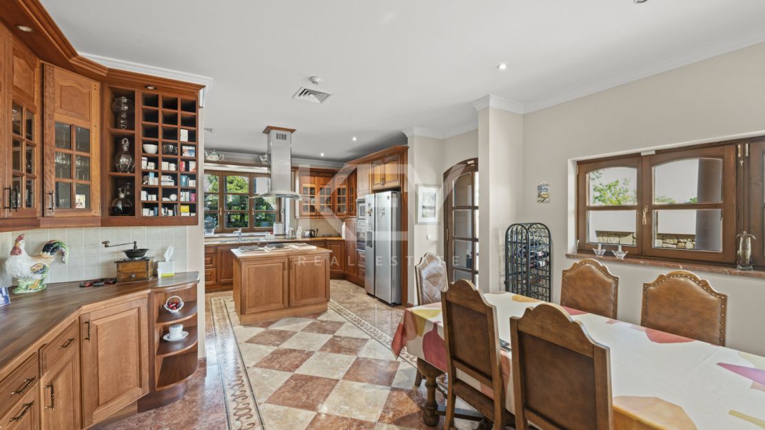 Впечатляющая вилла в Новой Андалусии, рядом с гольф-клубом Алоха