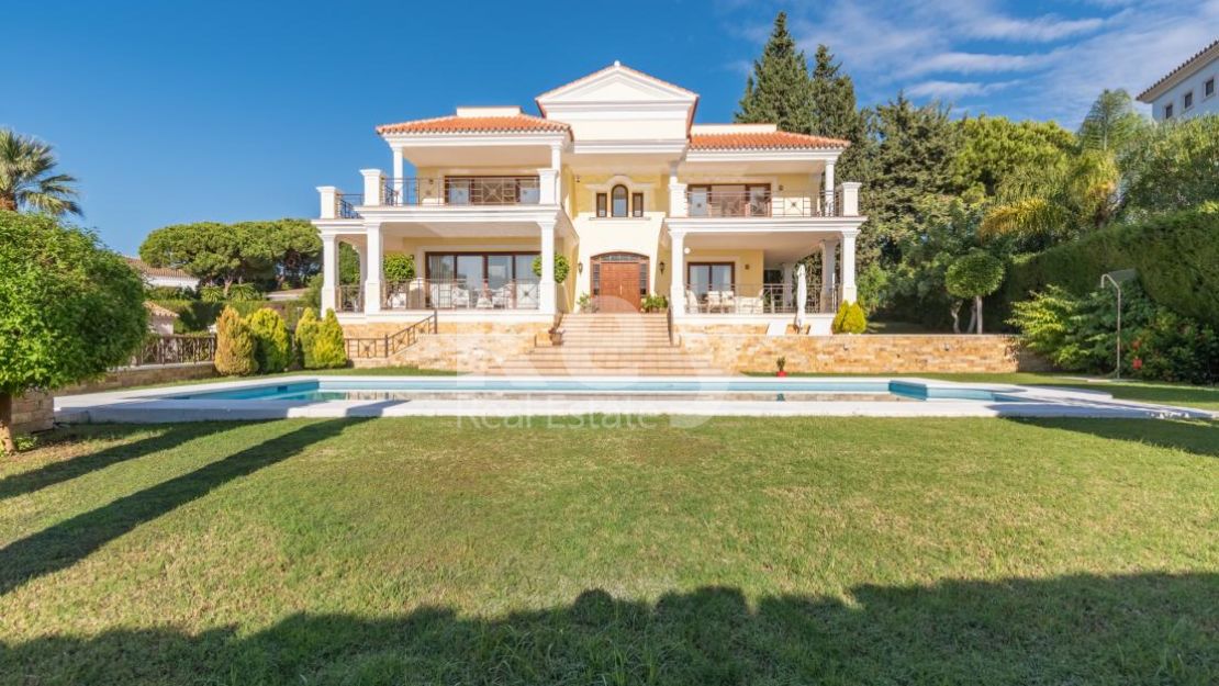 Luxury villa in one of the most prestigious urbanisations of Marbella - Hacienda Las Chapas