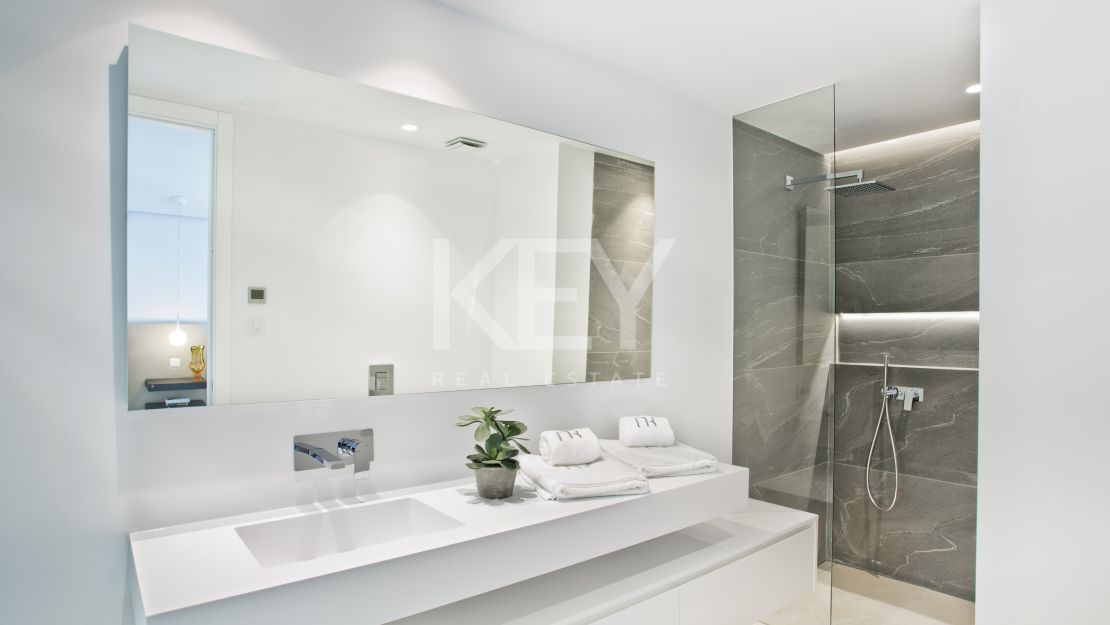 Stunning contemporary villa with sea and golf views, Nueva Andalucia