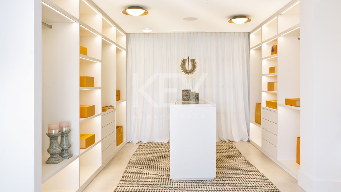 Stunning contemporary villa with sea and golf views, Nueva Andalucia