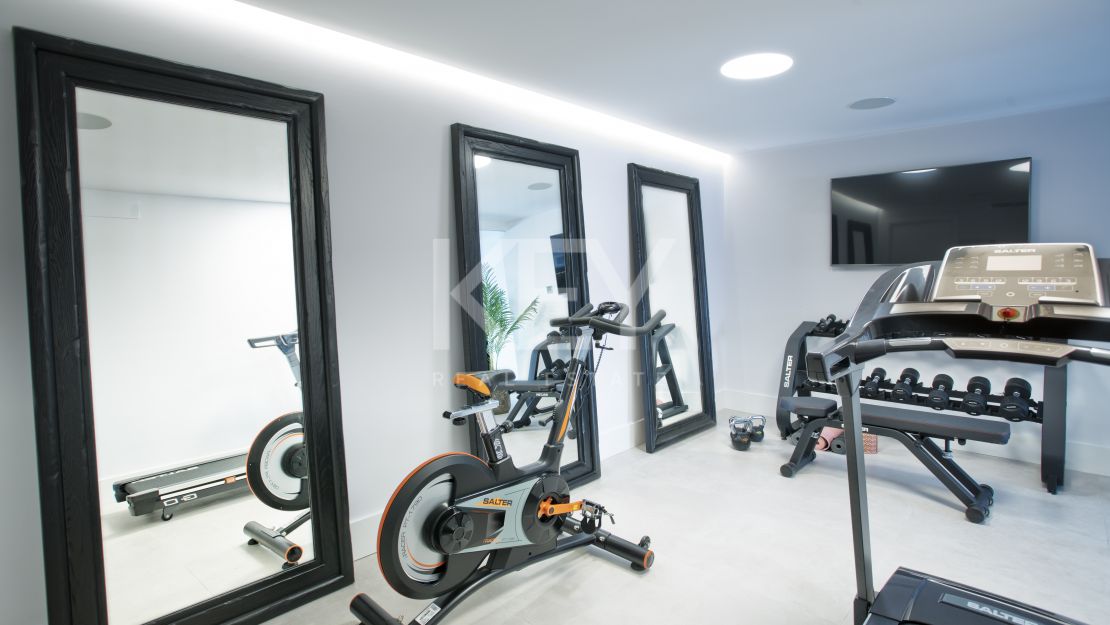 Stunning contemporary villa with sea and golf views, Nueva Andalucia