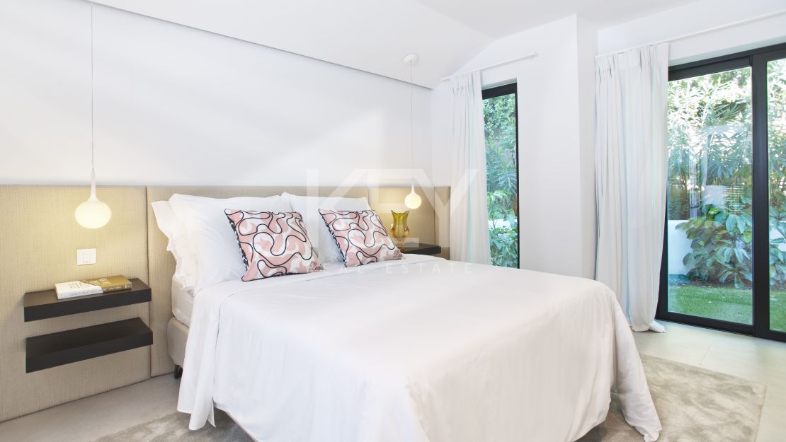 Stunning contemporary villa with sea and golf views, Nueva Andalucia