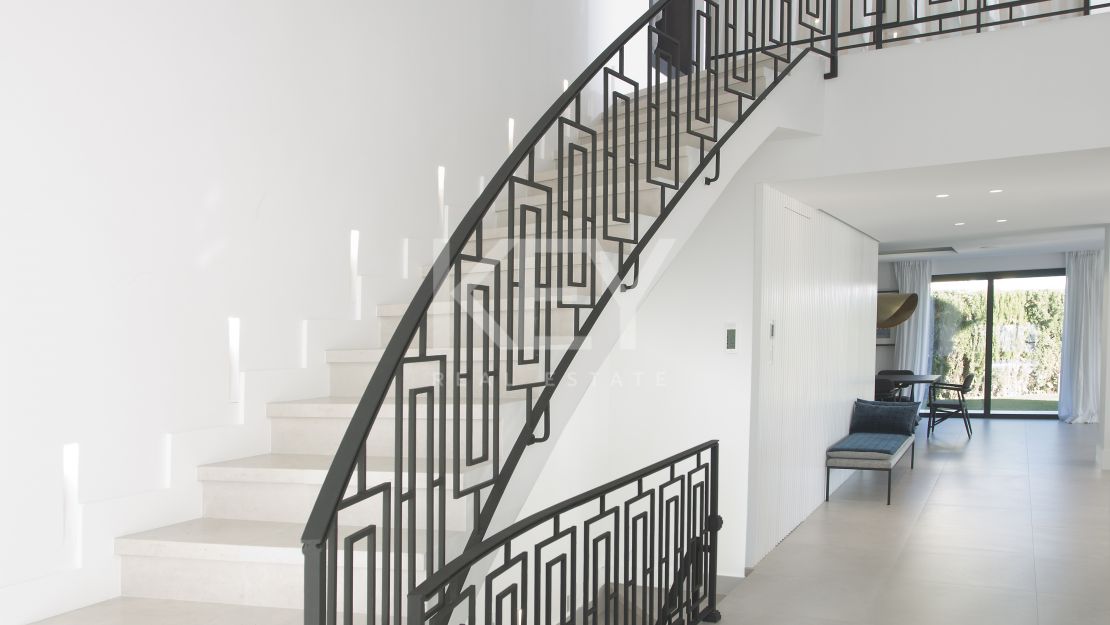 Stunning contemporary villa with sea and golf views, Nueva Andalucia