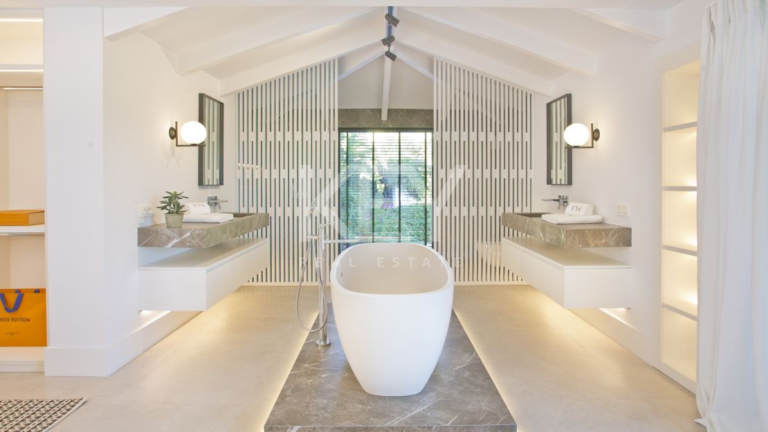 Stunning contemporary villa with sea and golf views, Nueva Andalucia