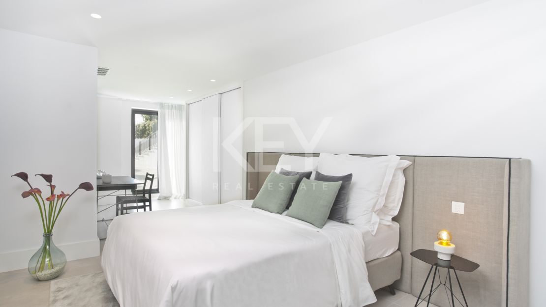Stunning contemporary villa with sea and golf views, Nueva Andalucia