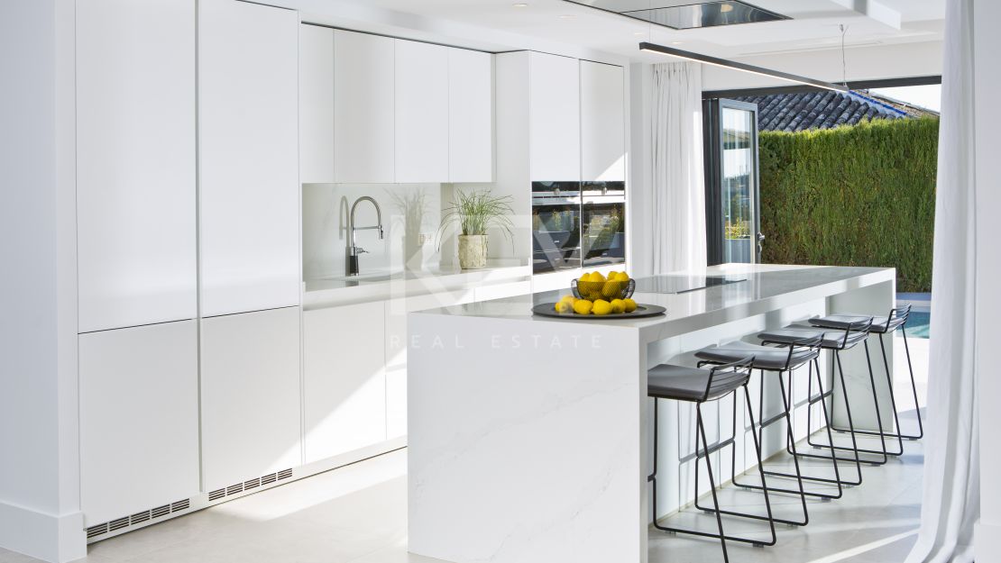 Stunning contemporary villa with sea and golf views, Nueva Andalucia