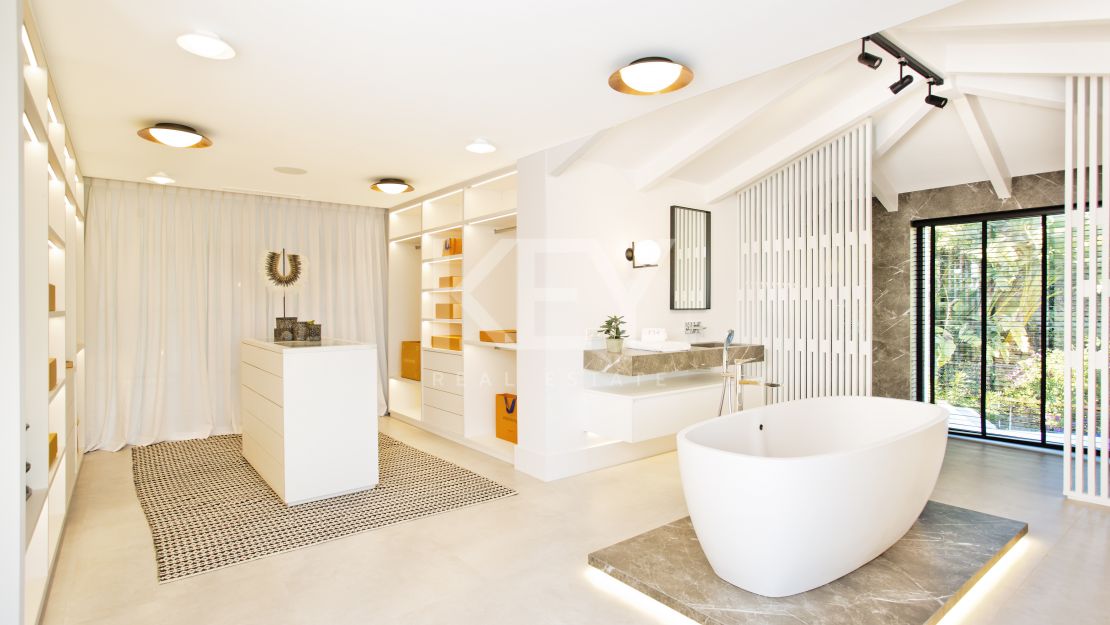 Stunning contemporary villa with sea and golf views, Nueva Andalucia