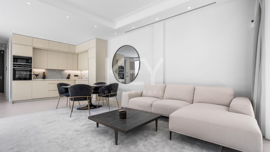 Villa contemporánea a pasos de la playa de Río Verde y Puerto Banús, en el corazón de la Milla de Oro de Marbella