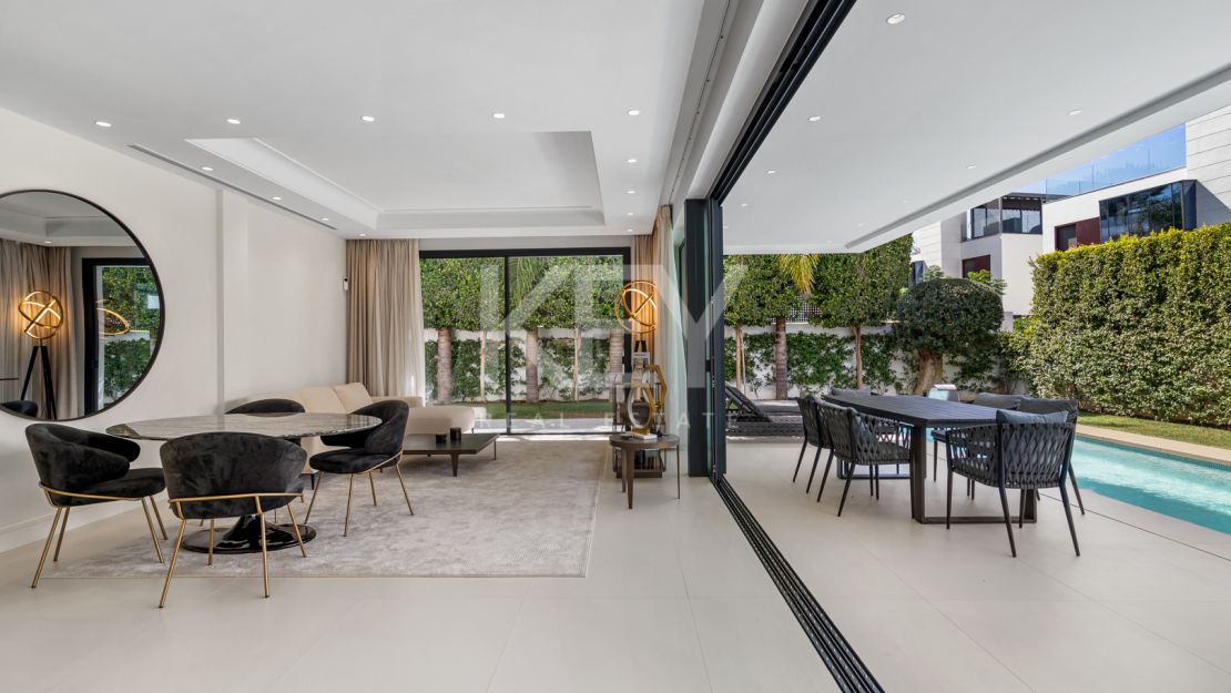 Villa contemporánea a pasos de la playa de Río Verde y Puerto Banús, en el corazón de la Milla de Oro de Marbella