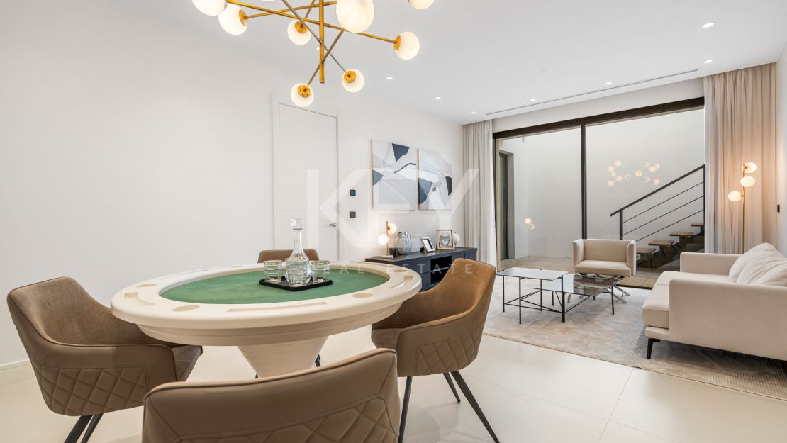 Villa contemporánea a pasos de la playa de Río Verde y Puerto Banús, en el corazón de la Milla de Oro de Marbella