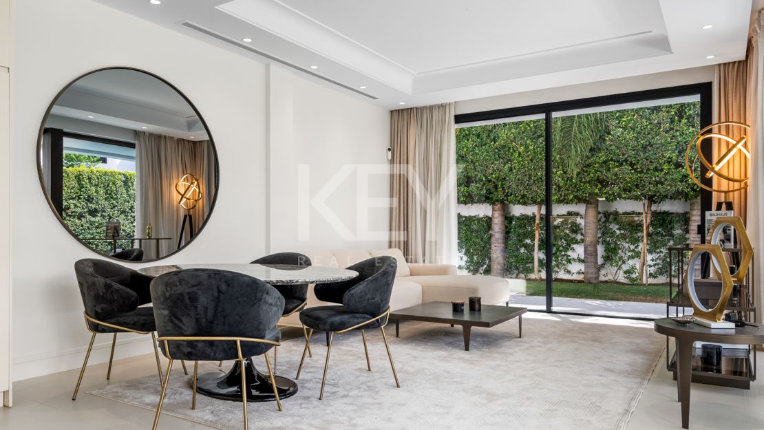 Villa contemporánea a pasos de la playa de Río Verde y Puerto Banús, en el corazón de la Milla de Oro de Marbella