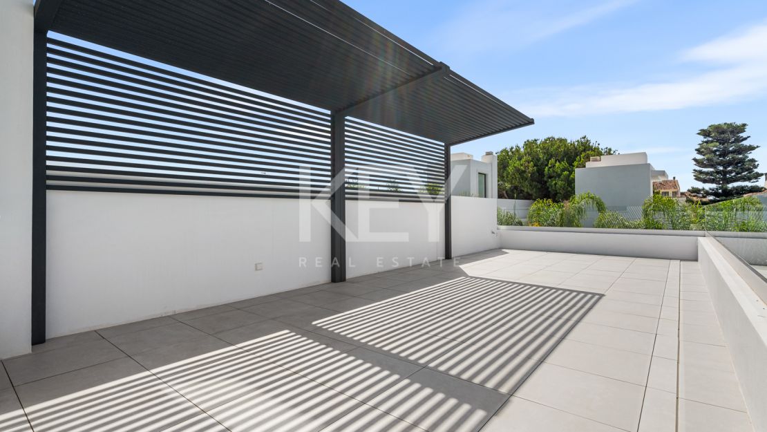 Villa contemporánea a pasos de la playa de Río Verde y Puerto Banús, en el corazón de la Milla de Oro de Marbella