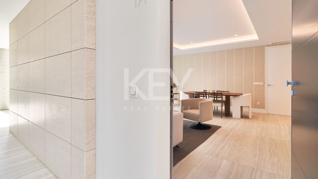 Moderno apartamento en primera línea de playa con impresionantes vistas al mar en Estepona