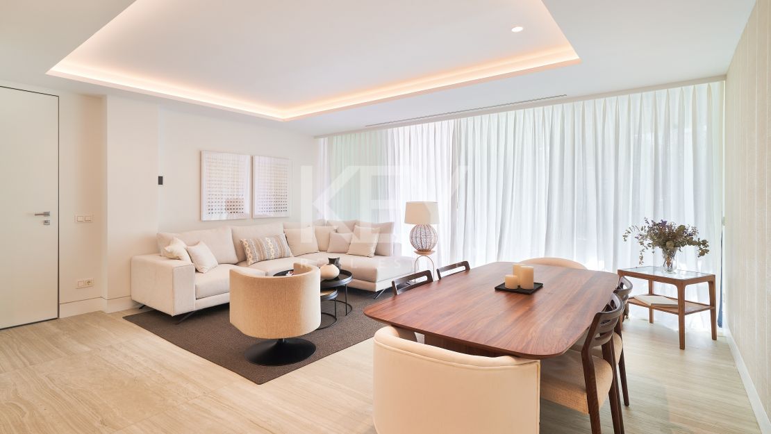 Moderno apartamento en primera línea de playa con impresionantes vistas al mar en Estepona