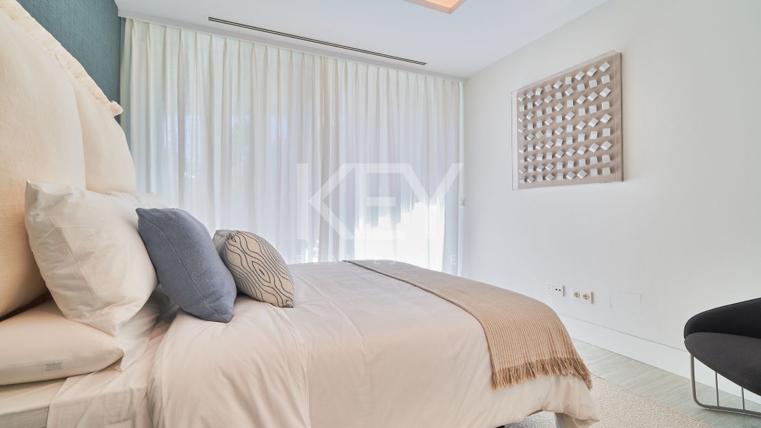 Moderno apartamento en primera línea de playa con impresionantes vistas al mar en Estepona