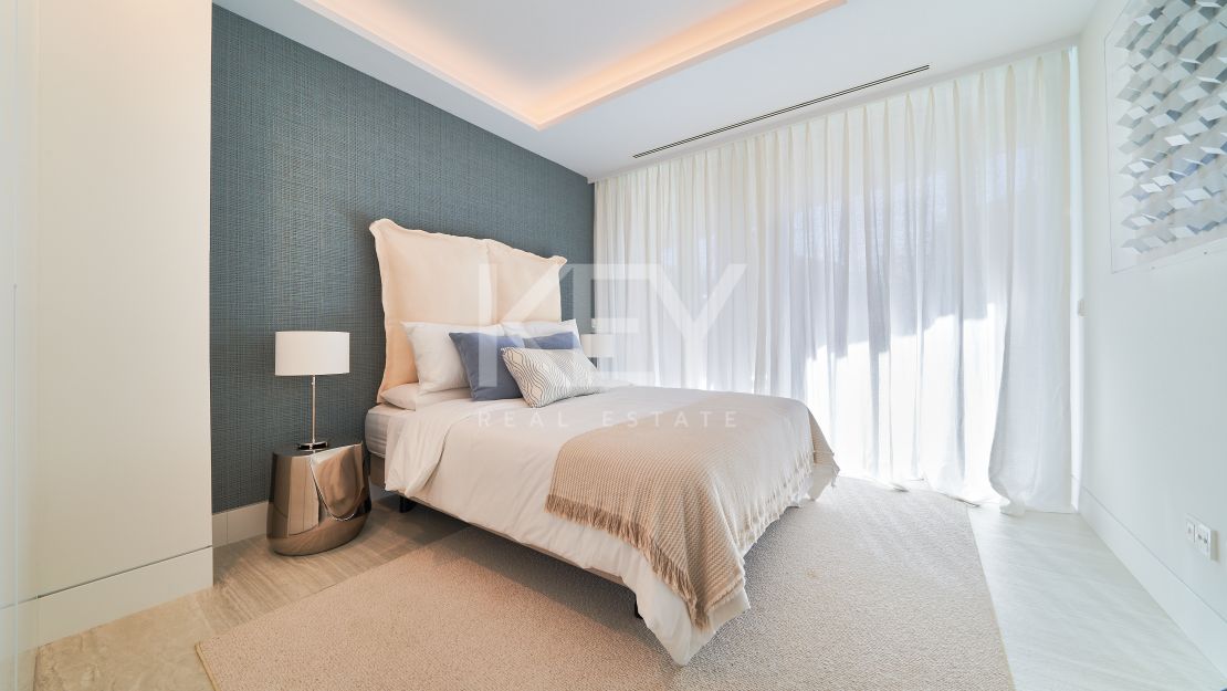 Moderno apartamento en primera línea de playa con impresionantes vistas al mar en Estepona