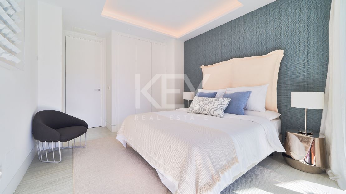 Moderno apartamento en primera línea de playa con impresionantes vistas al mar en Estepona